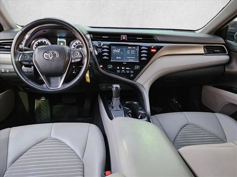 Used 2020 Toyota Camry SE image 16