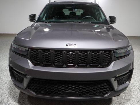 Used 2024 Jeep Grand Cherokee Limited w/ Luxury Tech Group II AWD/4WD image 4