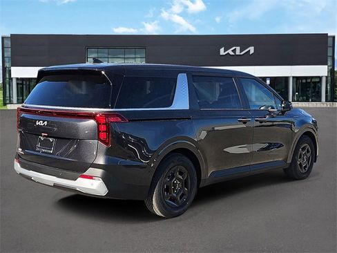 New 2026 Kia Carnival LXS image 4