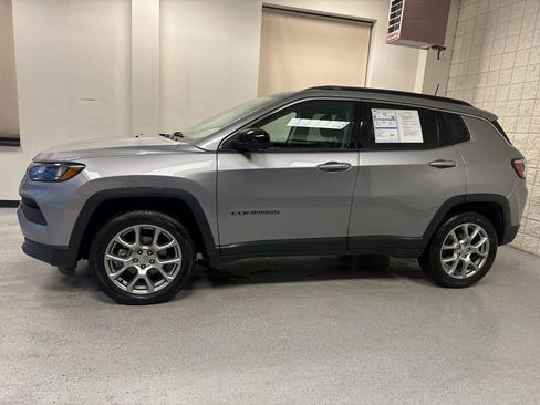 Used 2022 Jeep Compass Latitude image 41