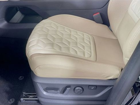 New 2025 Nissan Armada Platinum Reserve image 19