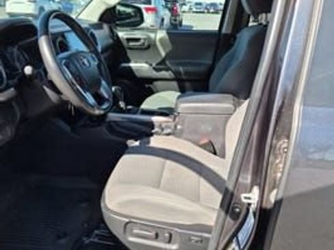 Used 2022 Toyota Tacoma SR5 w/ Technology Package AWD/4WD image 8