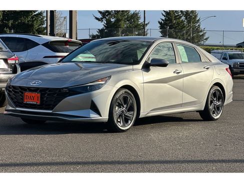 Used 2023 Hyundai Elantra SEL image 10