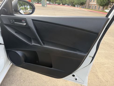 Used 2012 MAZDA MAZDA3 i Touring image 9