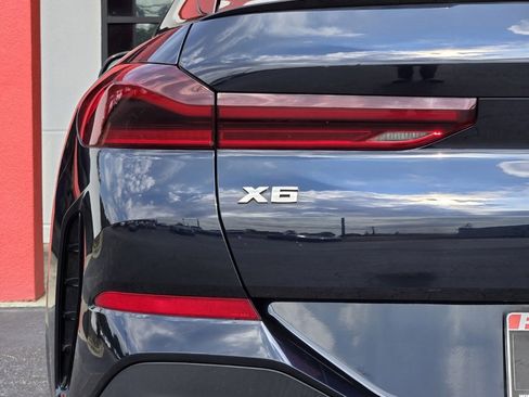 Used 2022 BMW X6 M50i w/ Parking Assistance Package image 9