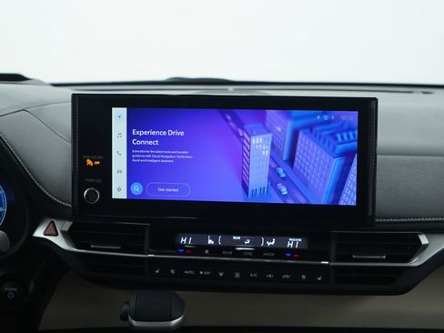 Used 2025 Toyota Sienna Platinum image 15