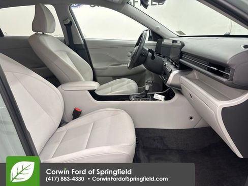 Used 2025 Hyundai Kona SEL image 9