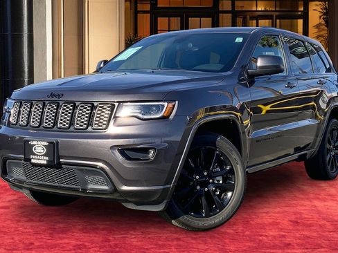 Used 2021 Jeep Grand Cherokee Laredo X image 1