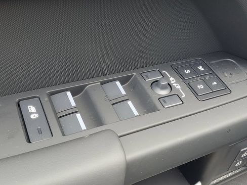 New 2026 Land Rover Defender 110 X-Dynamic SE AWD/4WD image 9