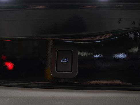 Used 2019 Toyota Highlander XLE image 12