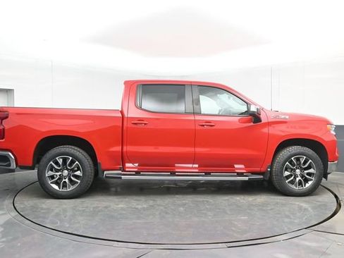 Used 2024 Chevrolet Silverado 1500 LT w/ Z71 Off-Road Package AWD/4WD image 15