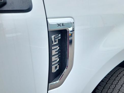 Used 2022 Ford F250 XL w/ Power Equipment Group AWD/4WD image 14