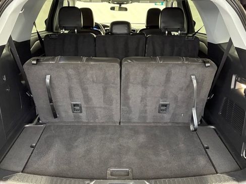 Used 2023 Ford Explorer XLT w/ Equipment Group 202A image 4