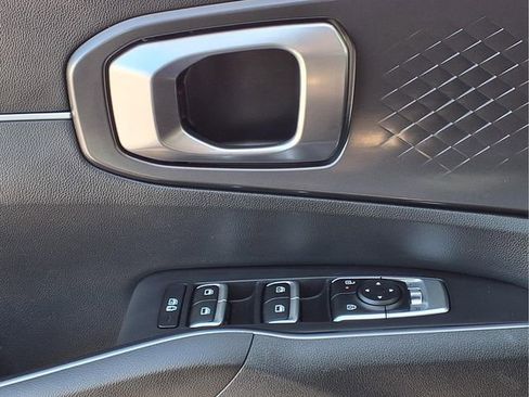Used 2024 Kia Sorento S image 21