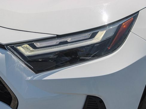 Used 2022 Toyota RAV4 SE w/ Weather & Moonroof Package AWD/4WD image 5