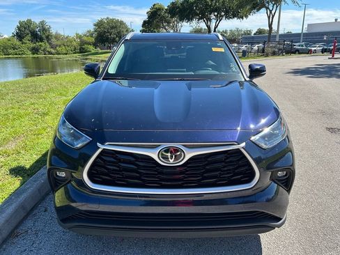 Used 2024 Toyota Highlander XLE FWD image 9