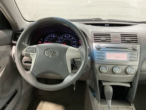 Used 2011 Toyota Camry LE FWD image 8