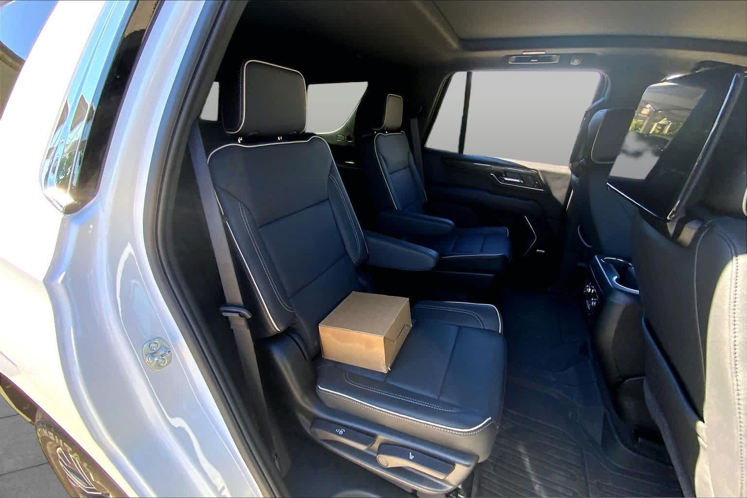 Used 2026 GMC Yukon Elevation w/ Elevation Premium Package AWD/4WD image 18
