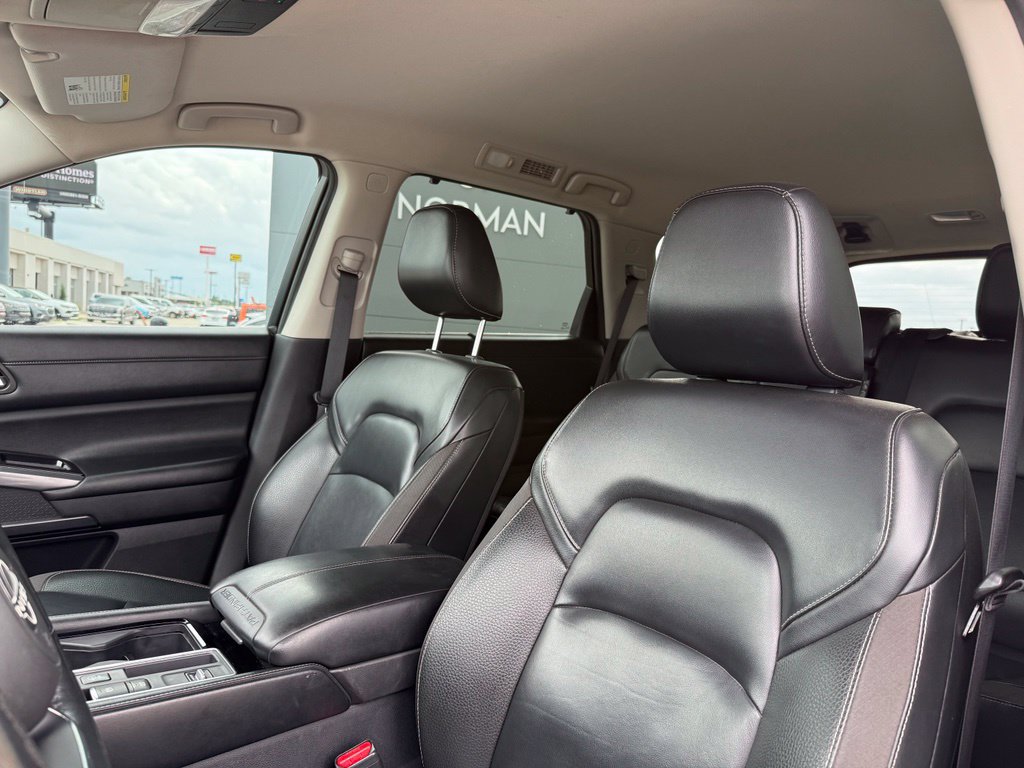 Used 2023 Nissan Pathfinder SL w/ Lighting Package (N92) FWD image 17
