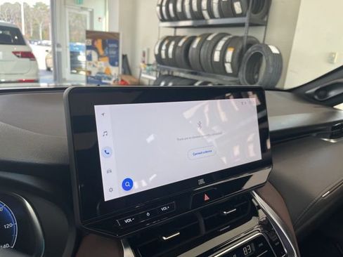 Used 2024 Toyota Venza Limited image 24