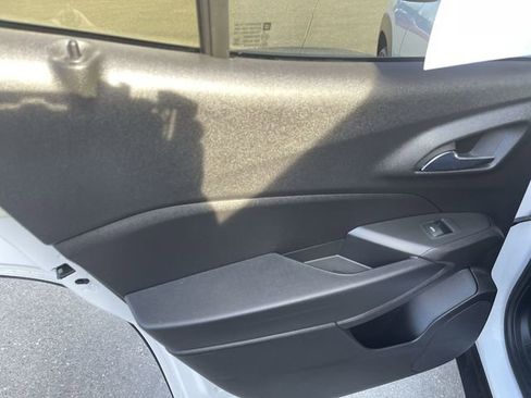 Used 2024 Chevrolet Trax RS w/ Sunroof Package image 12