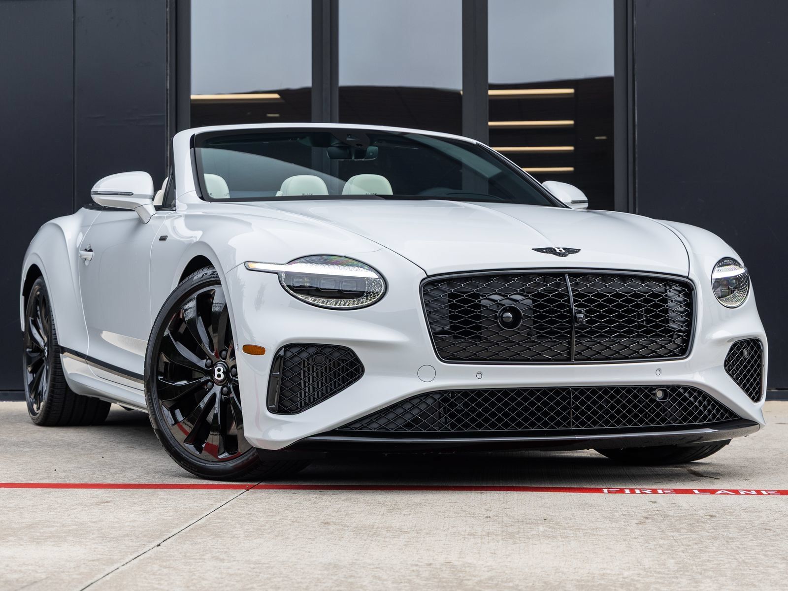Used 2025 Bentley Continental GTC AWD/4WD image 2
