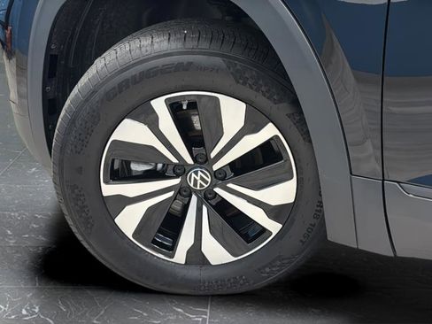 Used 2025 Volkswagen Atlas SE image 34