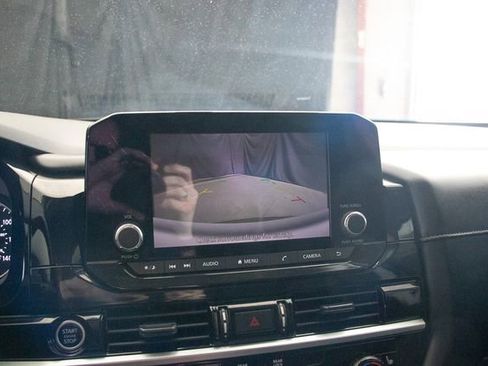 Used 2022 Nissan Pathfinder SV image 34