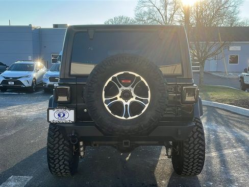 Used 2019 Jeep Wrangler Unlimited Sahara image 7