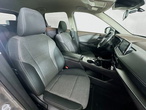 Used 2023 Nissan Rogue SV image 29