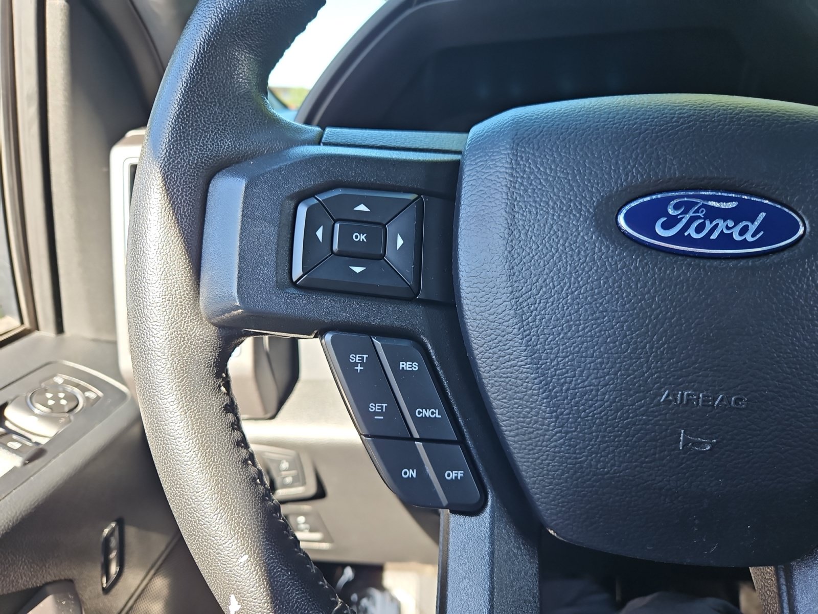 Used 2020 Ford F150 XLT w/ Equipment Group 302A Luxury AWD/4WD image 29