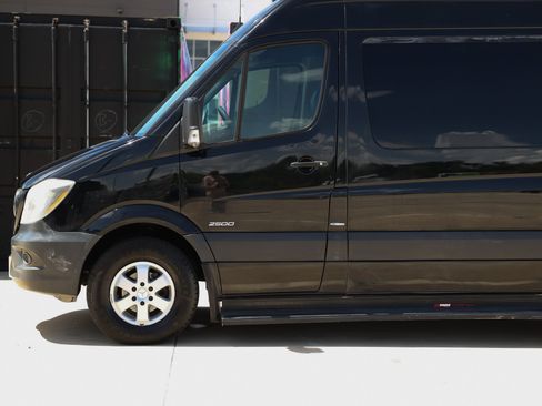 Used 2014 Mercedes-Benz Sprinter 2500 image 26