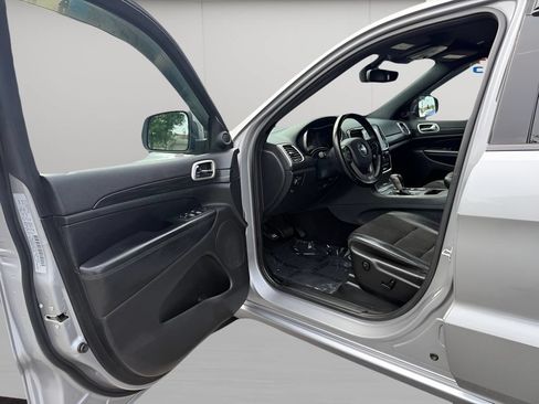 Used 2020 Jeep Grand Cherokee Altitude AWD/4WD image 16