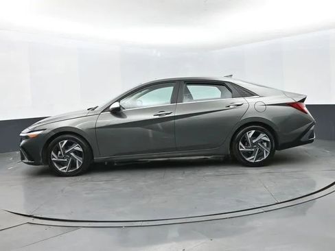 Used 2025 Hyundai Elantra Limited image 5