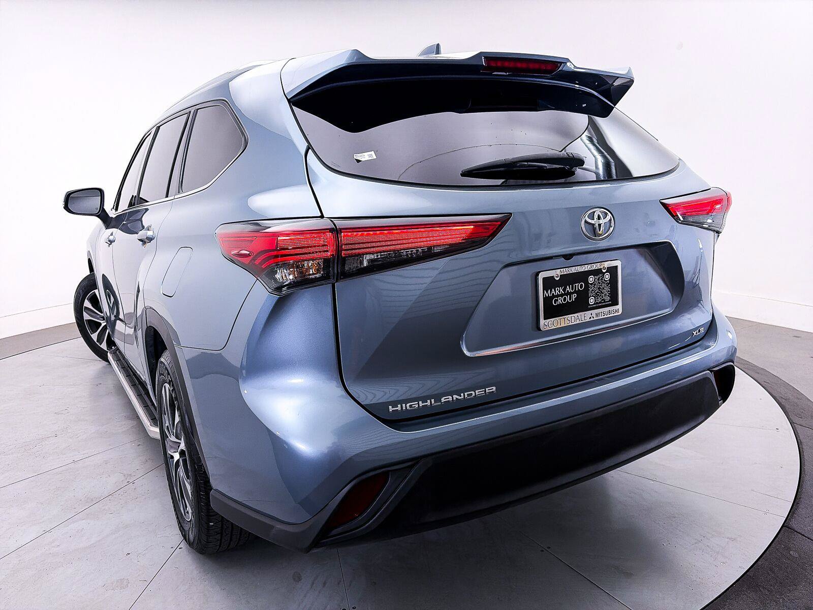Used 2022 Toyota Highlander XLE FWD image 4