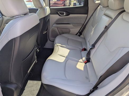 Used 2022 Jeep Compass Latitude image 18