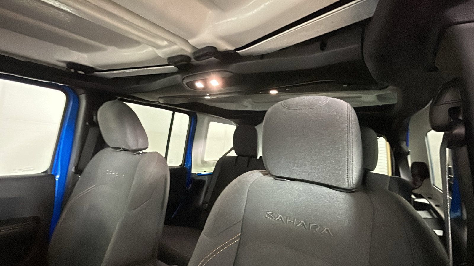 Used 2024 Jeep Wrangler Unlimited Sahara AWD/4WD image 14