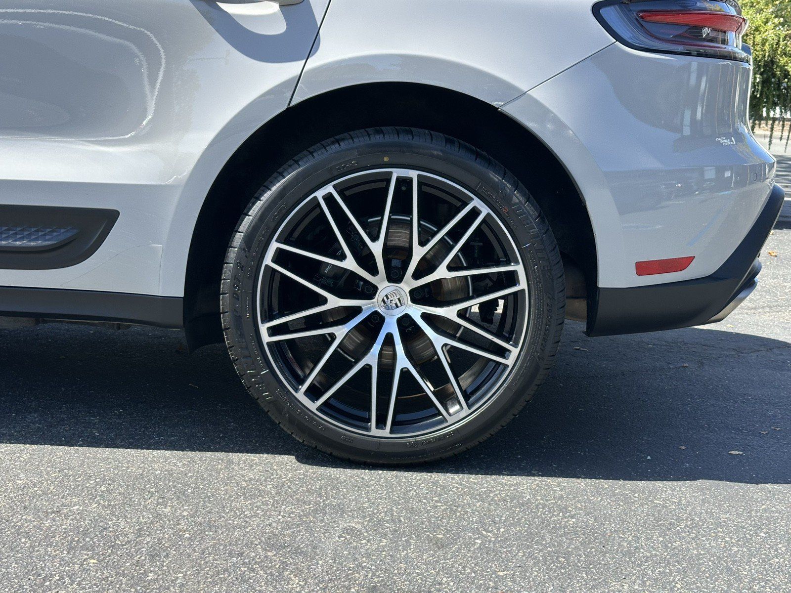 Used 2023 Porsche Macan AWD/4WD image 12