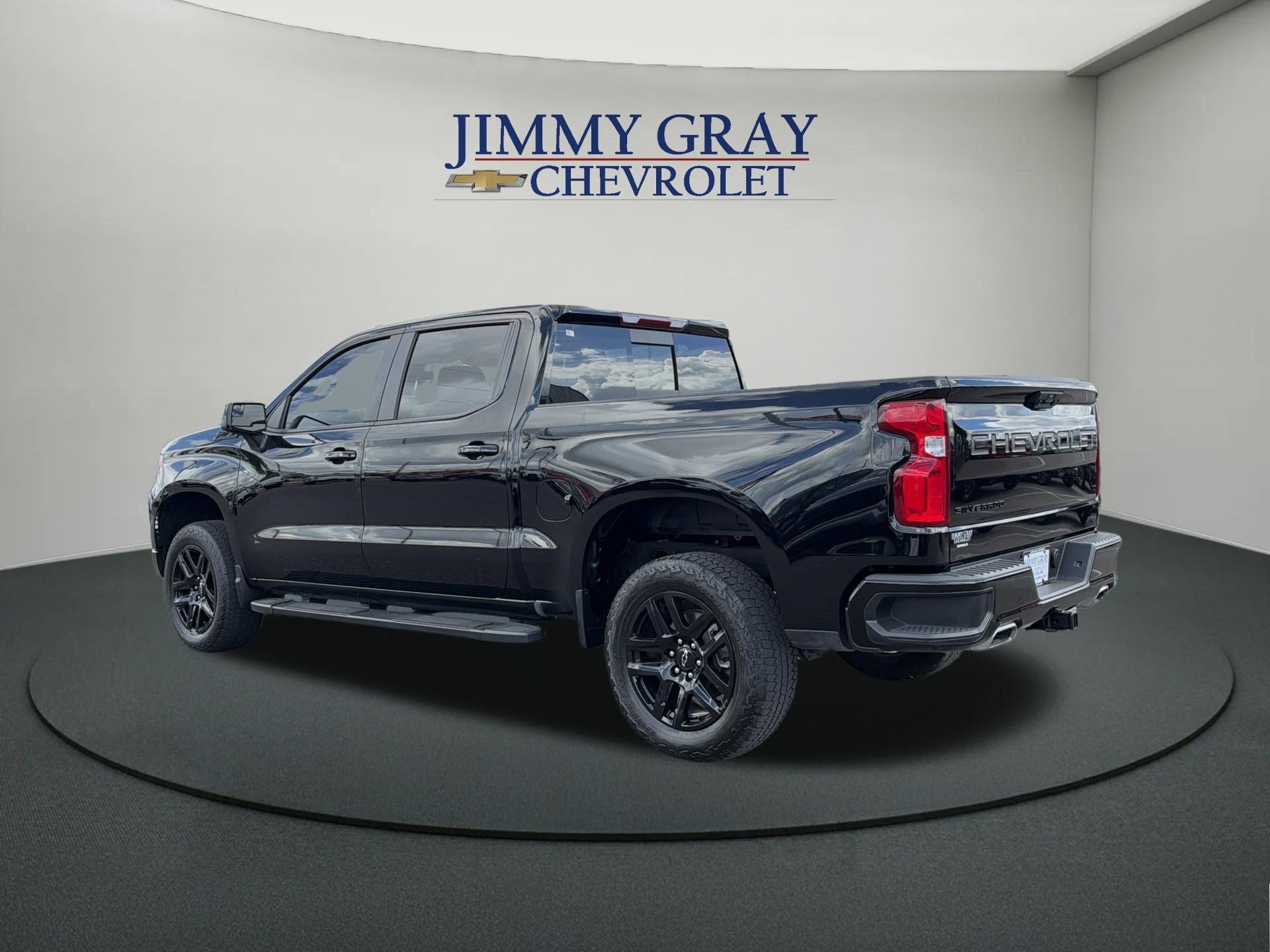 Used 2025 Chevrolet Silverado 1500 LT Trail Boss w/ Convenience Package II AWD/4WD image 3
