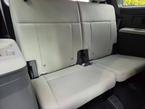 Used 2025 Hyundai Santa Fe SEL FWD image 18