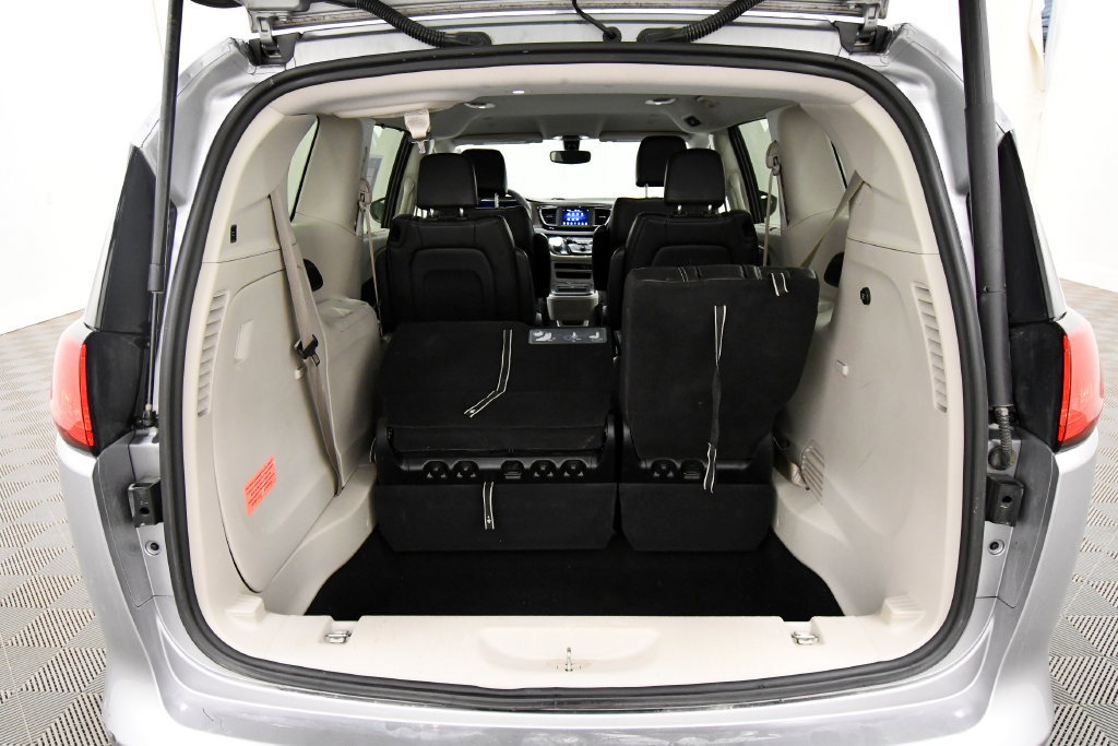 Used 2020 Chrysler Voyager Lxi FWD image 7