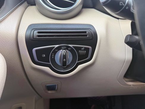 Used 2020 Mercedes-Benz GLC 300 image 21