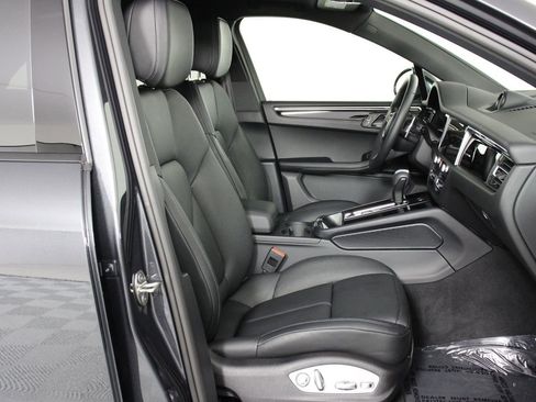 Certified 2026 Porsche Macan AWD/4WD image 31