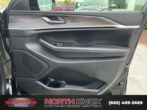 Used 2025 Jeep Grand Cherokee L Limited image 30