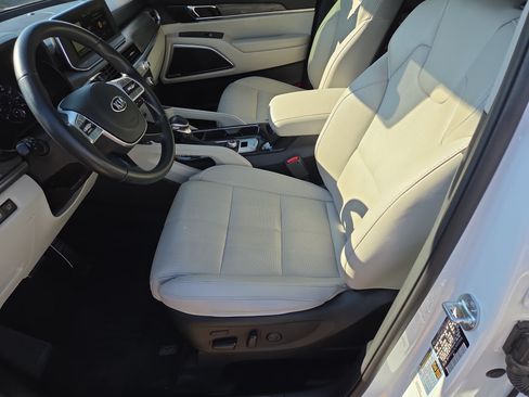 Used 2020 Kia Telluride SX w/ Towing Package FWD image 5