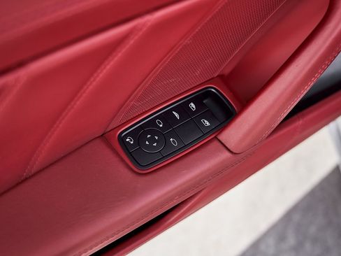 Used 2022 Porsche 911 Turbo S w/ 911 Turbo Sportdesign Package image 31