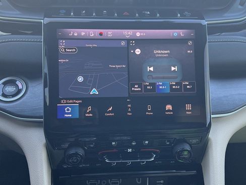 Used 2023 Jeep Grand Cherokee 4WD w/ Luxury Tech Group II image 22