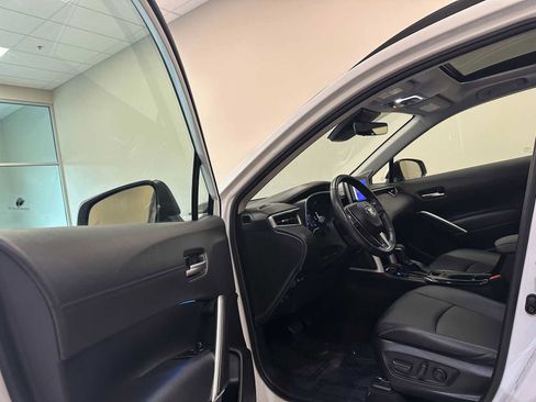 Certified 2023 Toyota Corolla Cross XLE w/ Convenience Package image 24