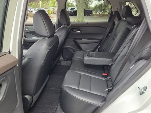 Used 2023 Nissan Rogue SV w/ SV Premium B Package FWD image 13