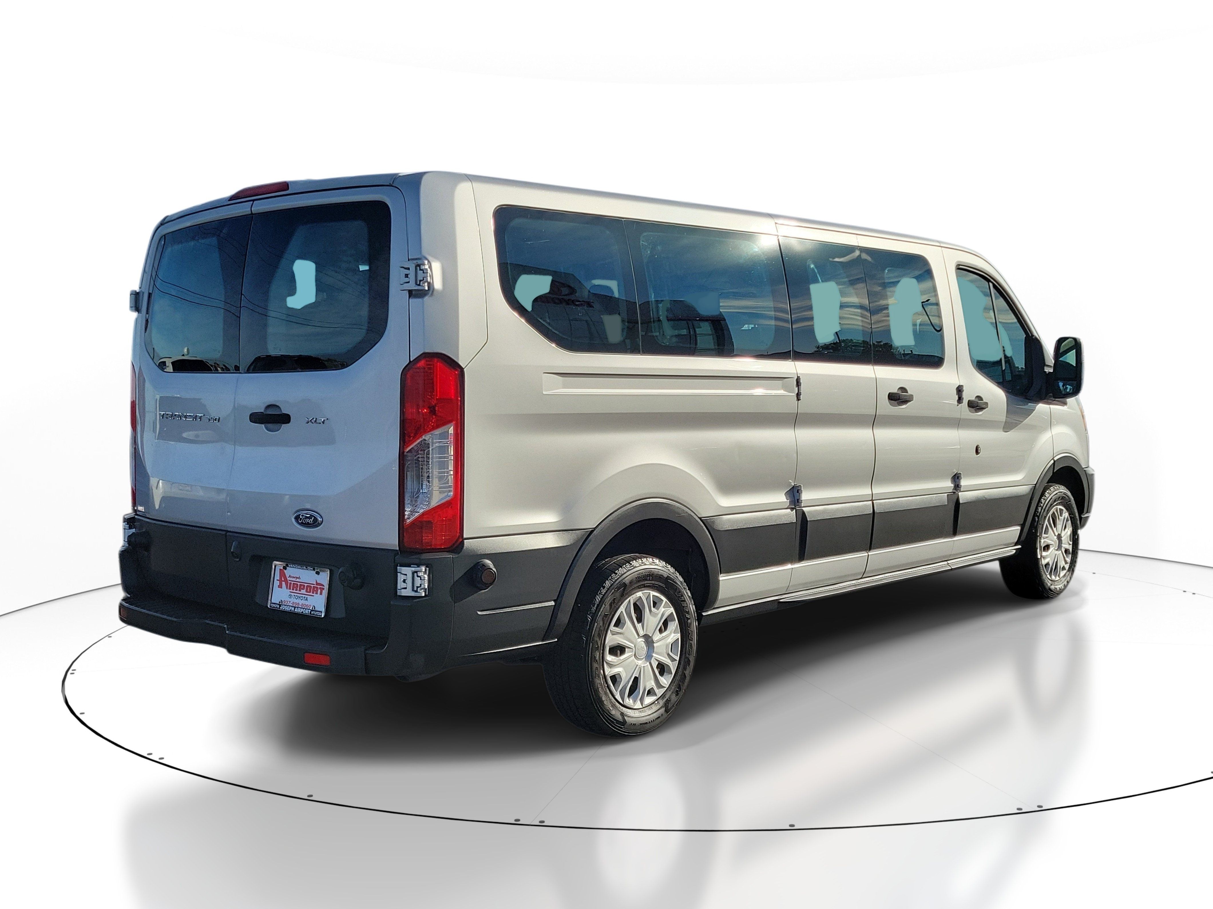 Used 2017 Ford Transit 350 XLT RWD image 4